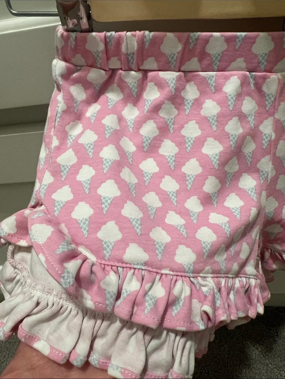 Girls White & Pink Ruffle Sleeve Set. Ice cream scoop. Lila & Hayes size 5